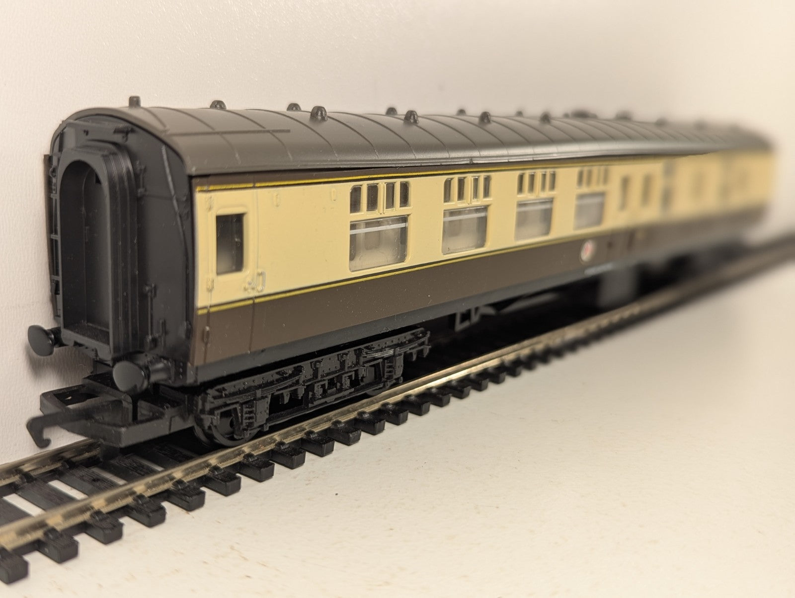 Hornby OO Gauge BR Mk1 Brake Second Corridor (BSK) Passenger Coach