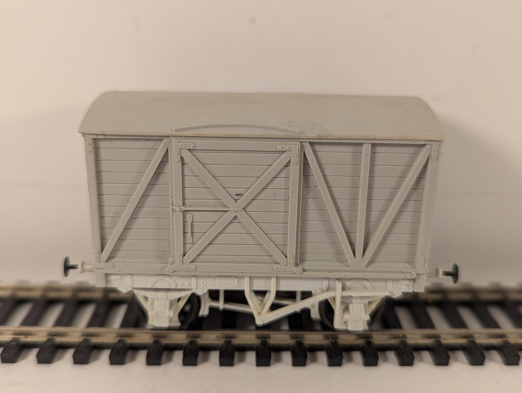 Slater's OO Gauge Midland Railway 10 Ton Covered Goods Van Unpainted 7024