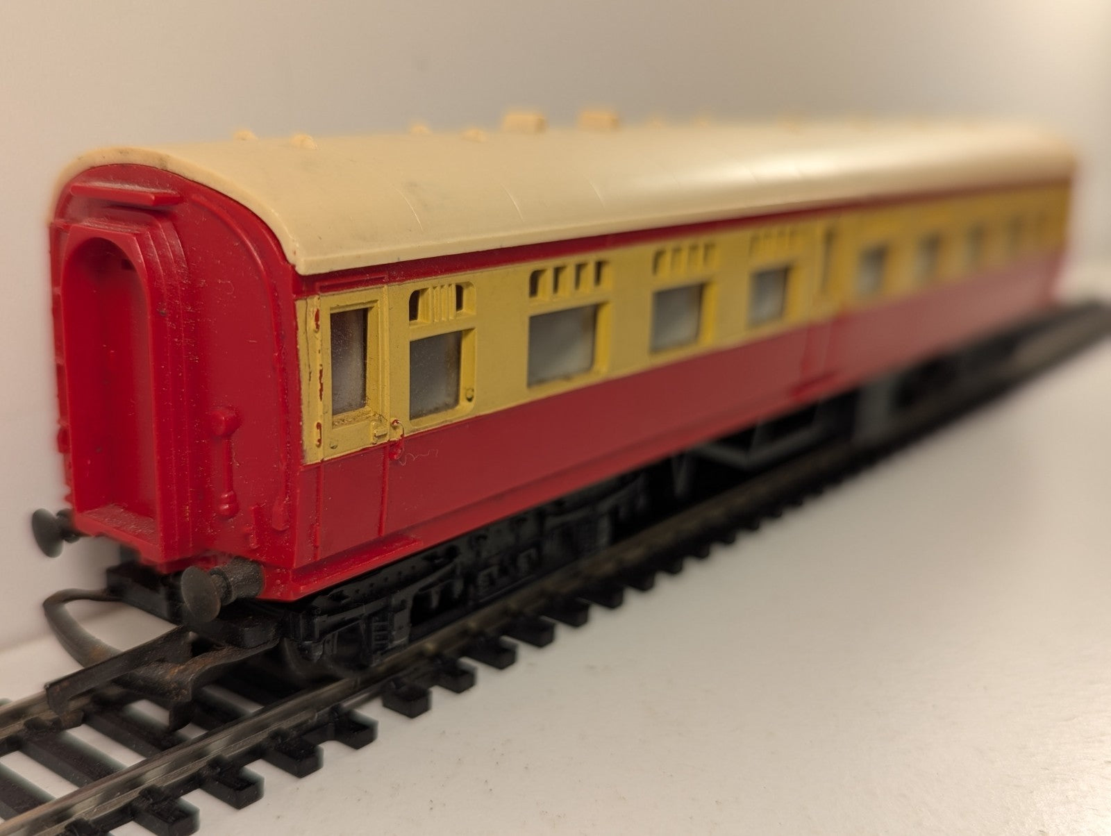 Tri-ang OO Gauge BR Mk1 Composite Coach Passenger Coach BR Crimson
