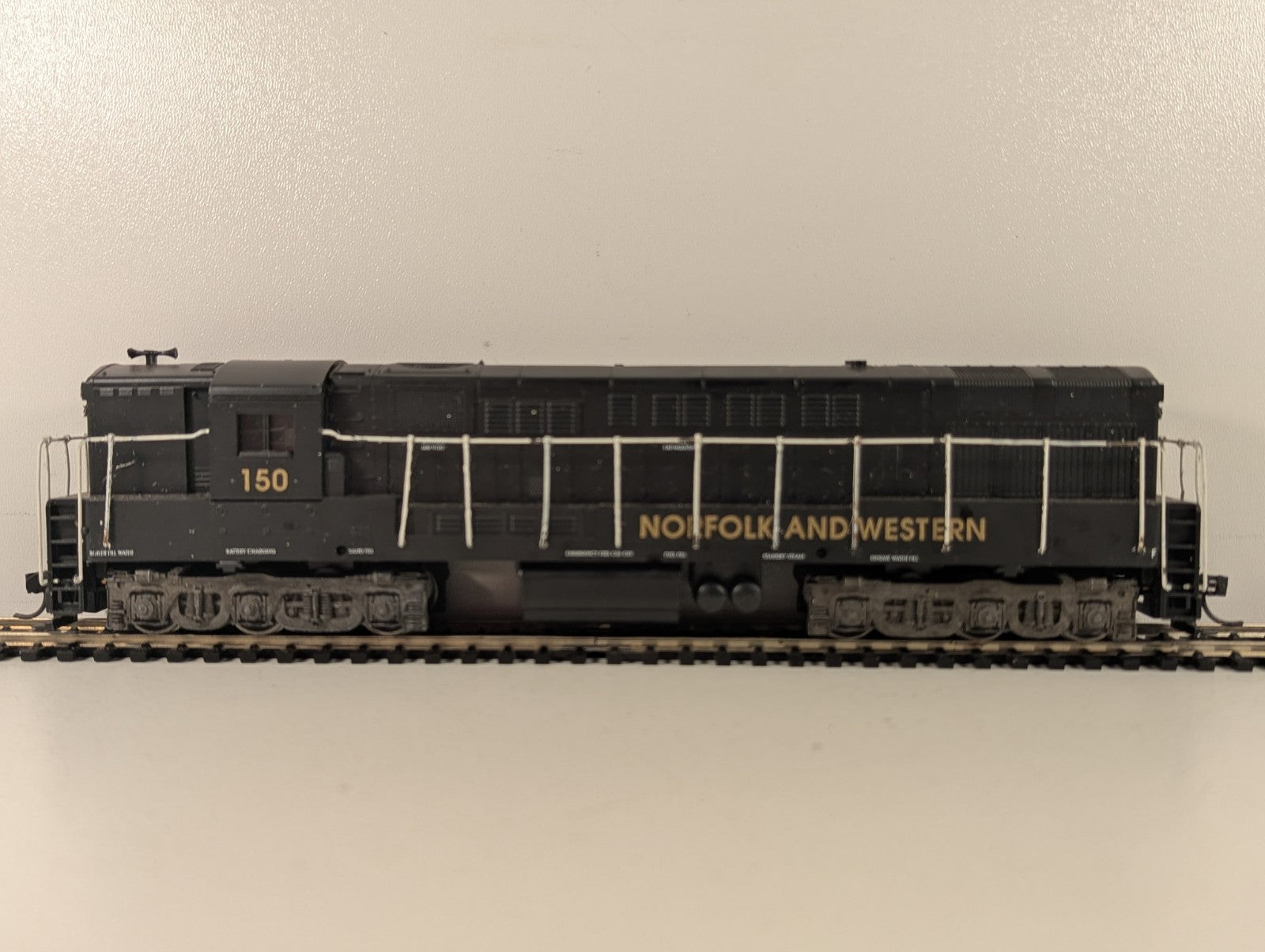 Atlas HO Scale Alco RSD-4/5 Diesel Locomotive 150 Norfolk and Western 43015