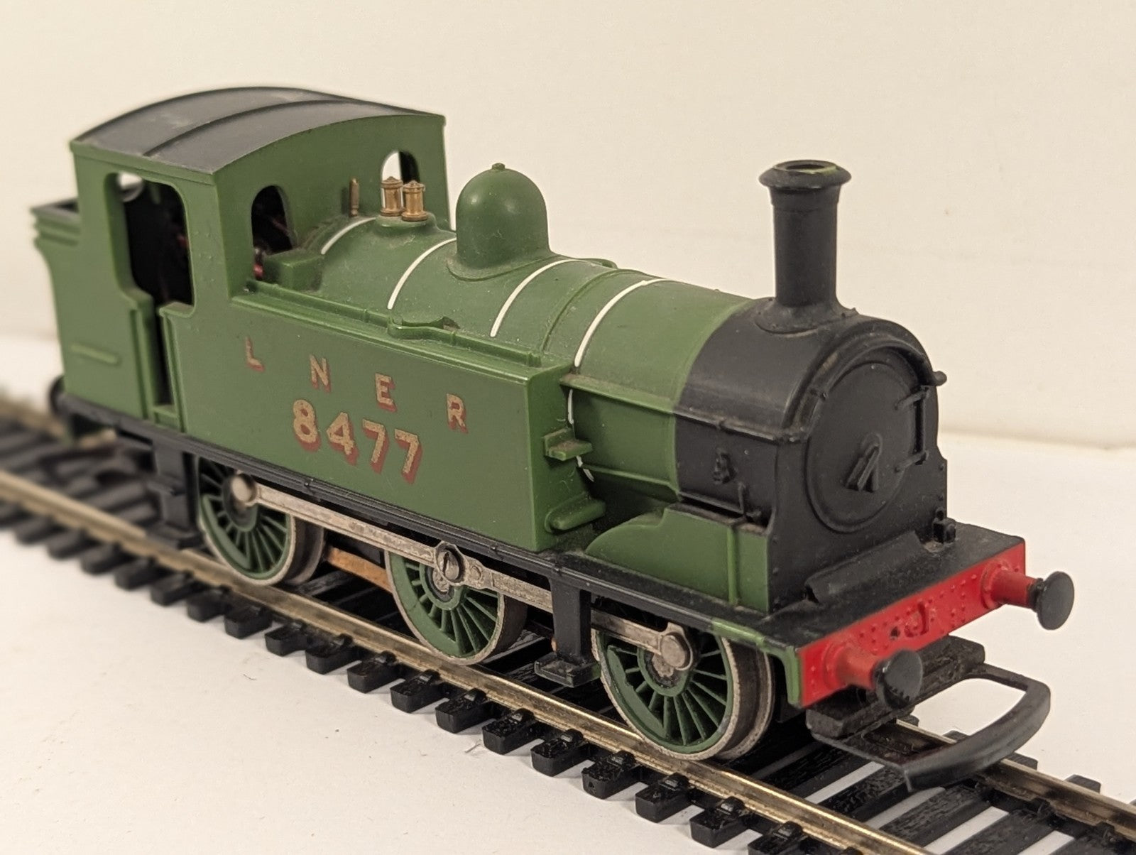 Hornby R252 LNER Class J83 0-6-0 Tank Locomotive No.8477  - Needs Attention