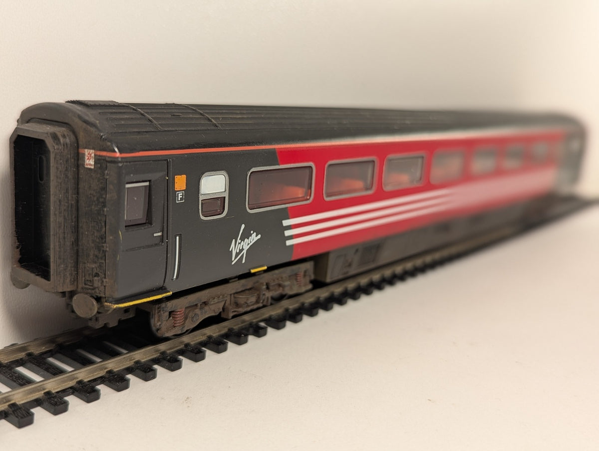 Hornby OO Gauge Mark 3 First Open Coach Passenger Coach 12083 Virgin Trains