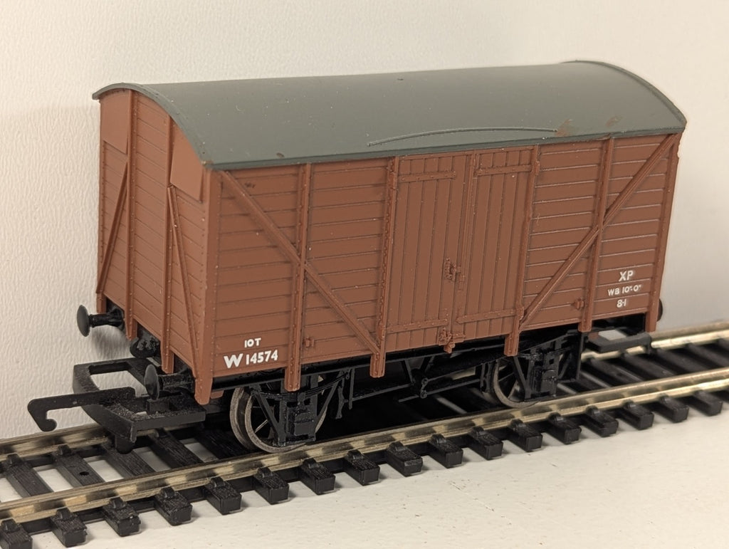 Hornby R242 10T Ventilated Van W14574