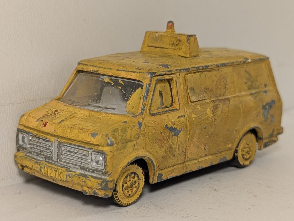 Dinky Toys 1:43 Bedford Van Die-cast Van VAM 27K Yellow