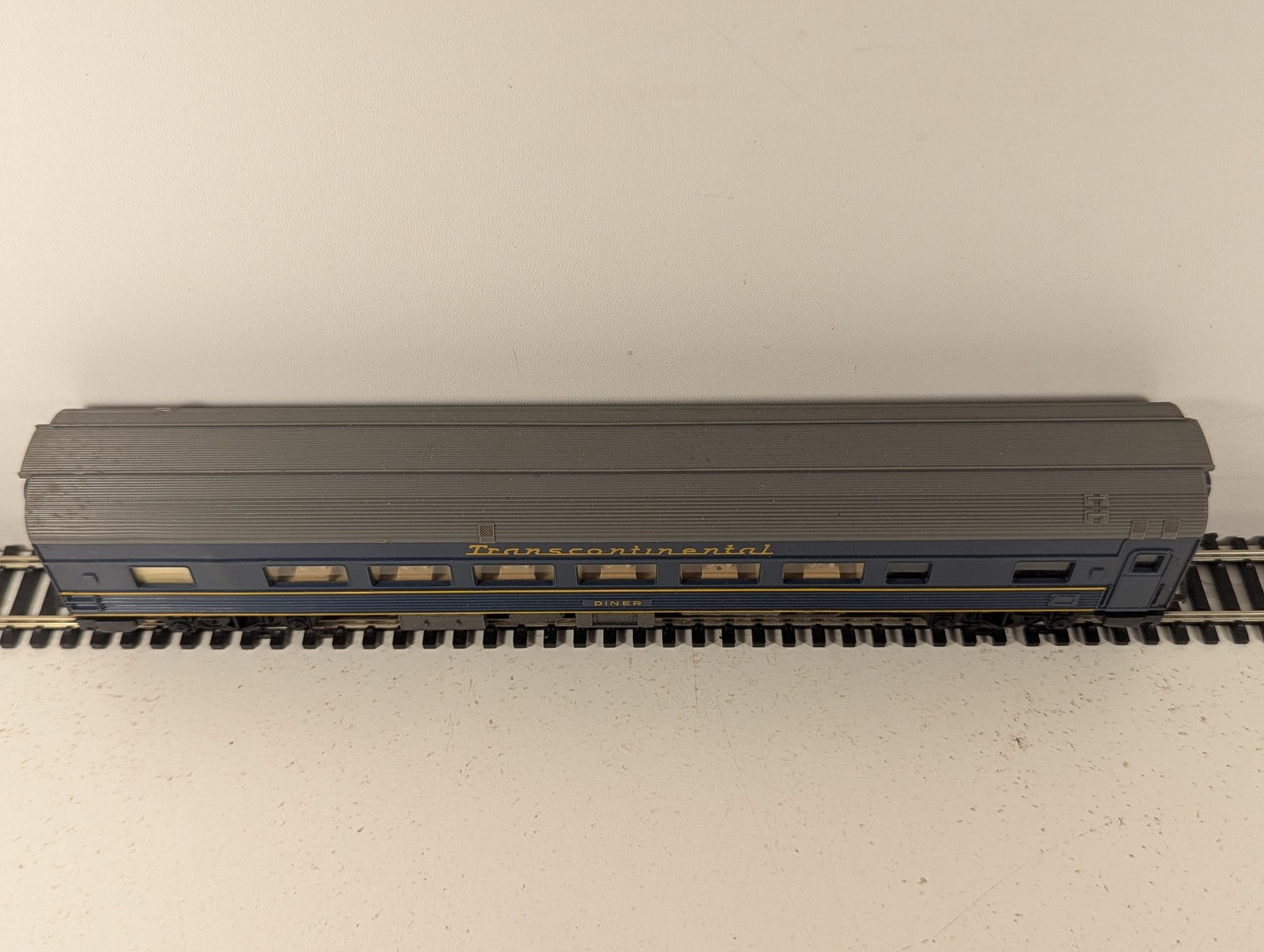 Tri-ang OO Gauge Transcontinental Dining Car Passenger Coach