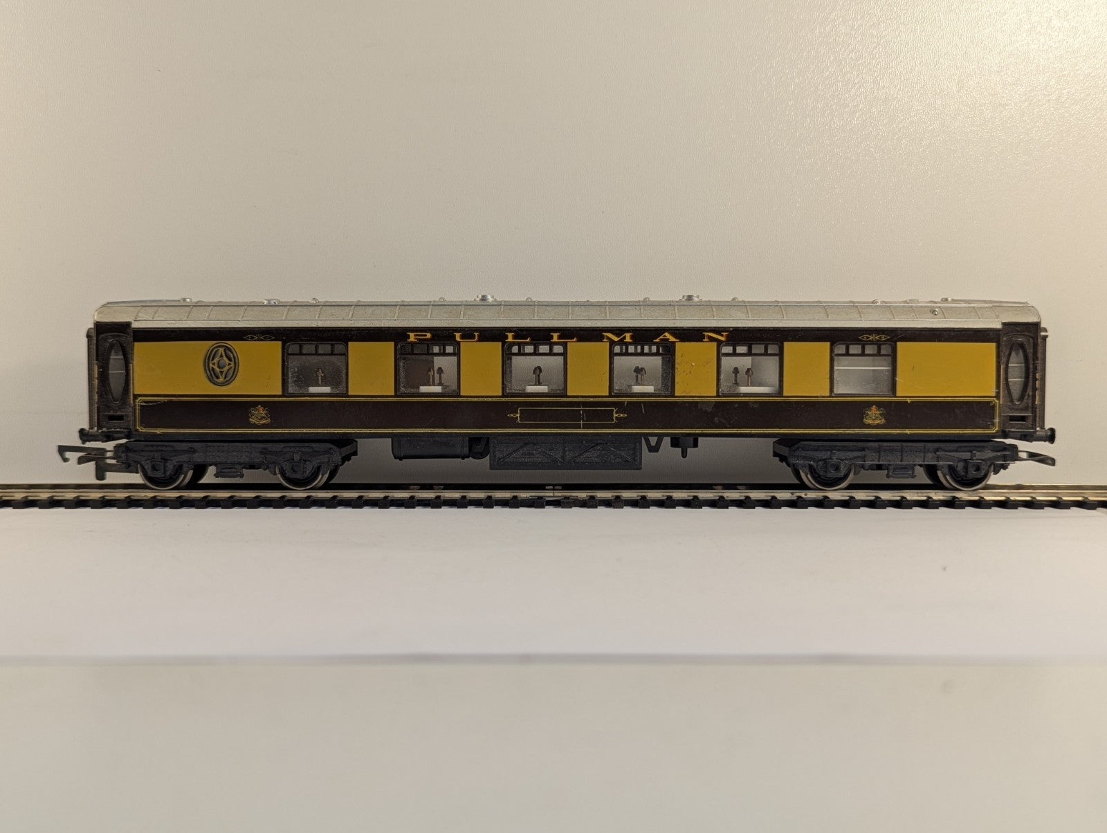 Hornby OO Gauge Pullman Parlour Coach