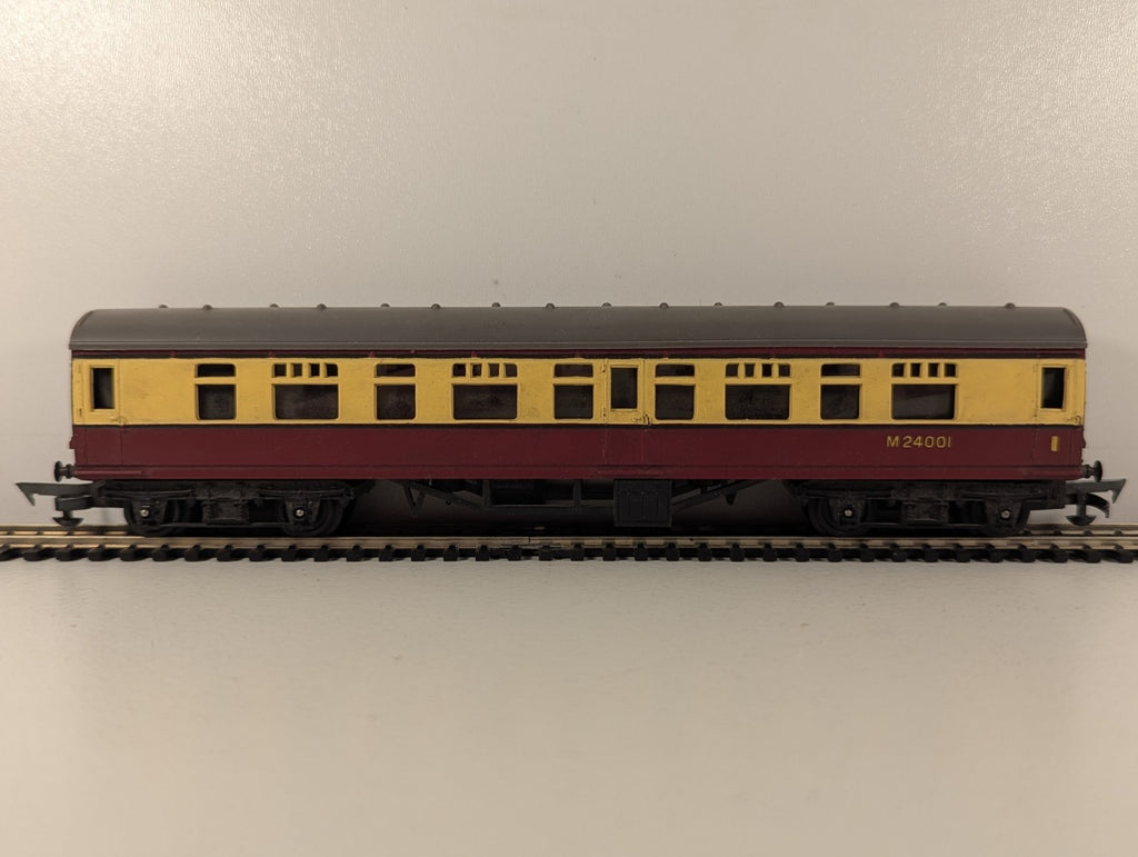Tri-ang OO Gauge BR Mk1 Composite Coach Passenger Coach M24001