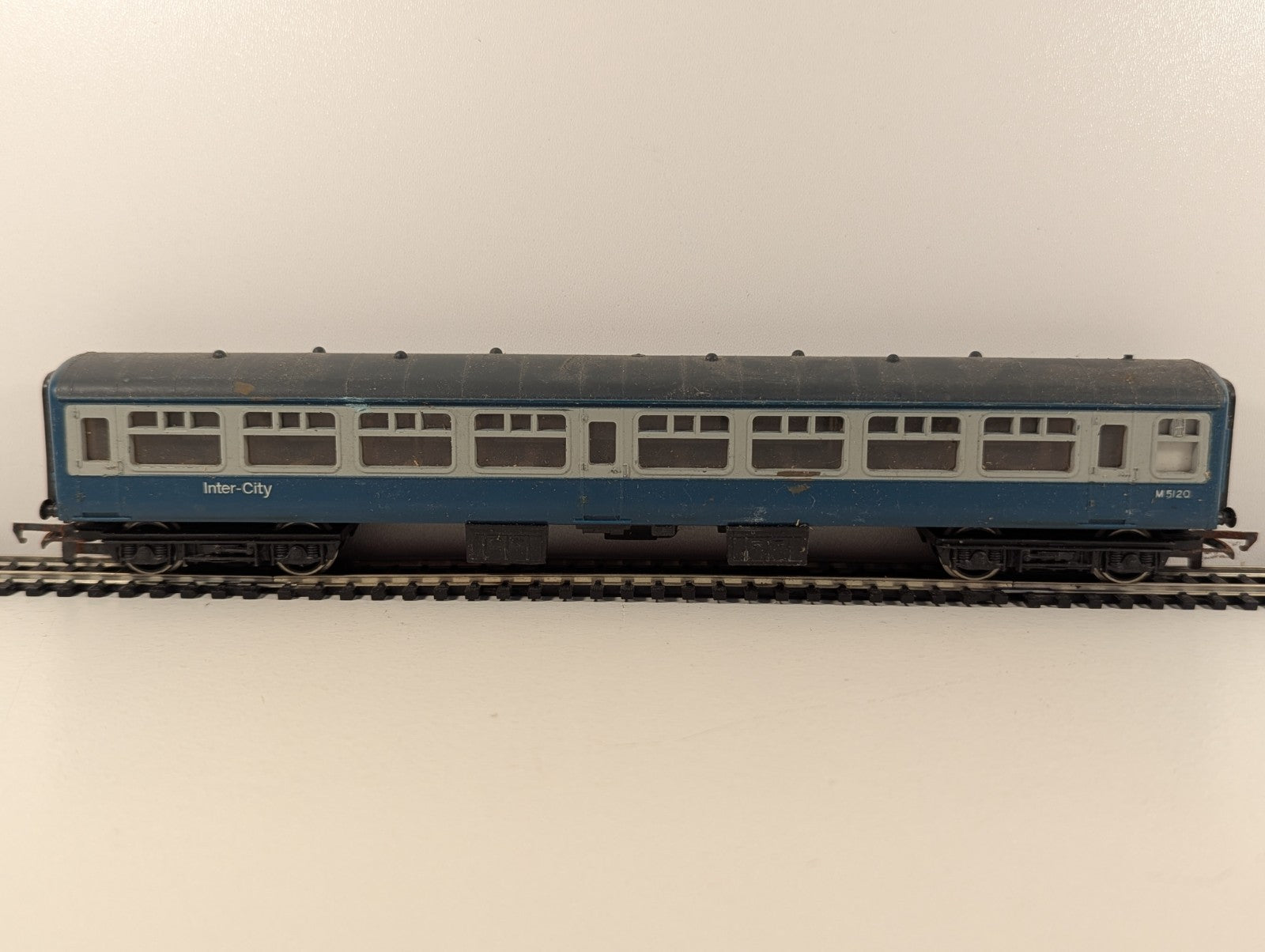 Hornby R724 OO Gauge BR Mk2 Standard Open Coach M5120