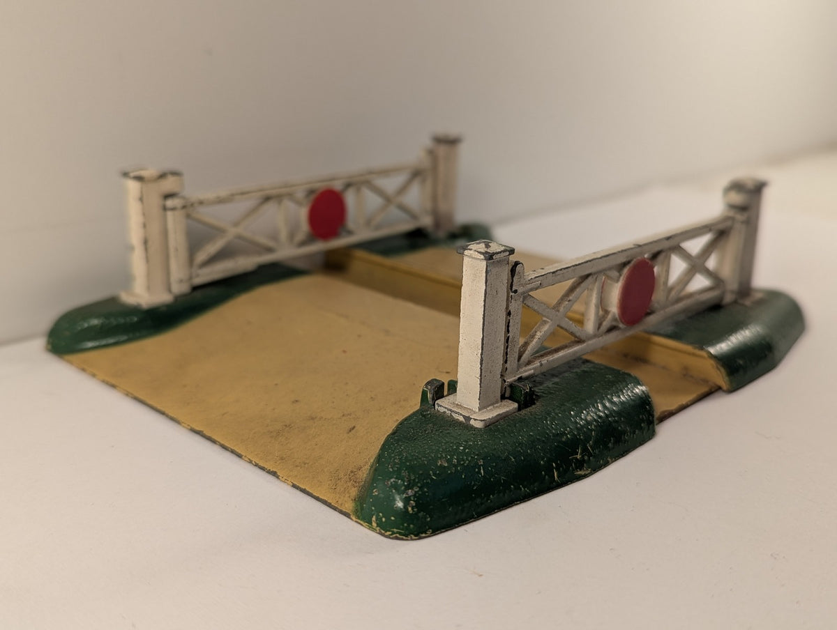 Hornby Dublo OO Gauge D1 Level Crossing