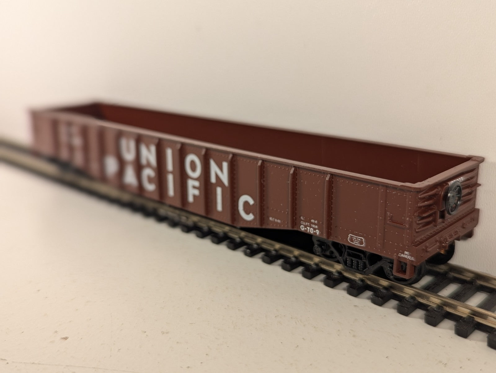 Athearn HO Scale Gondola Union Pacific 31223 Union Pacific brown