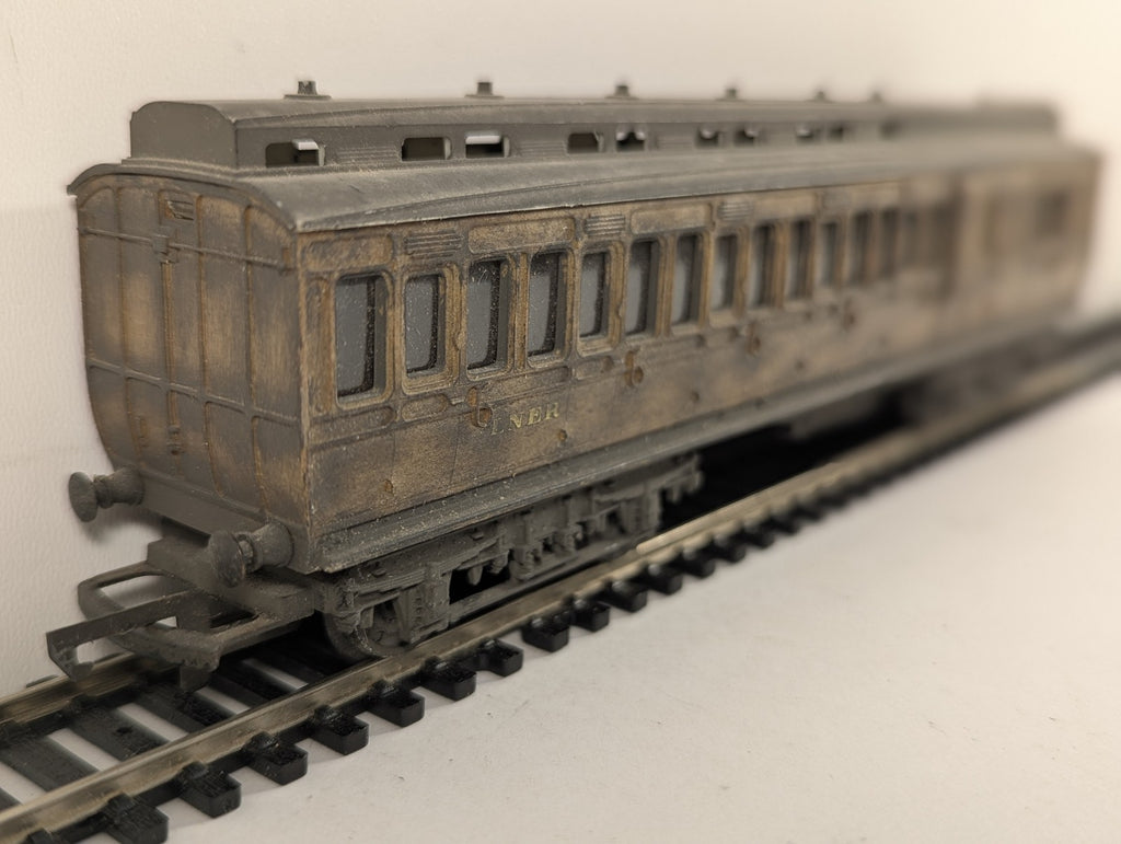 Tri-ang OO Gauge Clerestory Brake Third Coach Passenger Coach 62420 LNER Teak