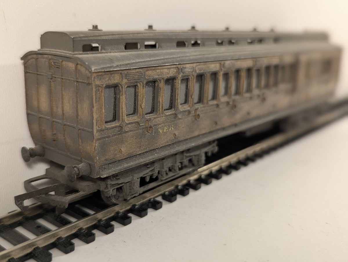 Tri-ang OO Gauge Clerestory Brake Third Coach Passenger Coach 62420 LNER Teak