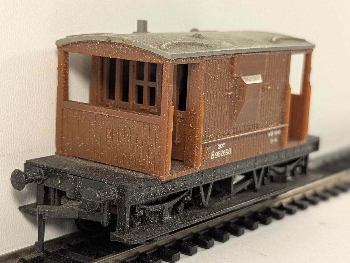 Tri-ang OO Gauge BR 20 Ton Brake Van B952698 BR Bauxite R16