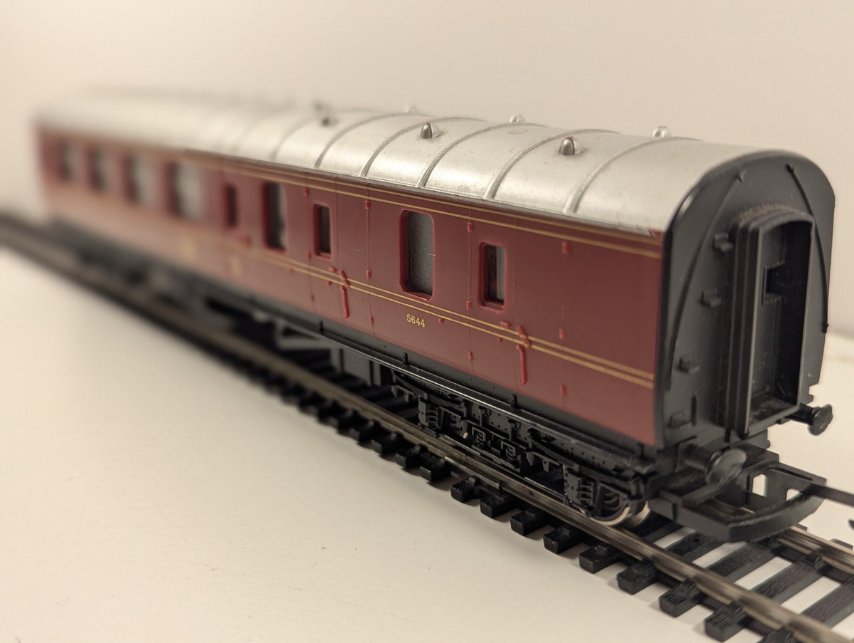Hornby R475 OO LMS Brake 3rd Coach 5644 Maroon