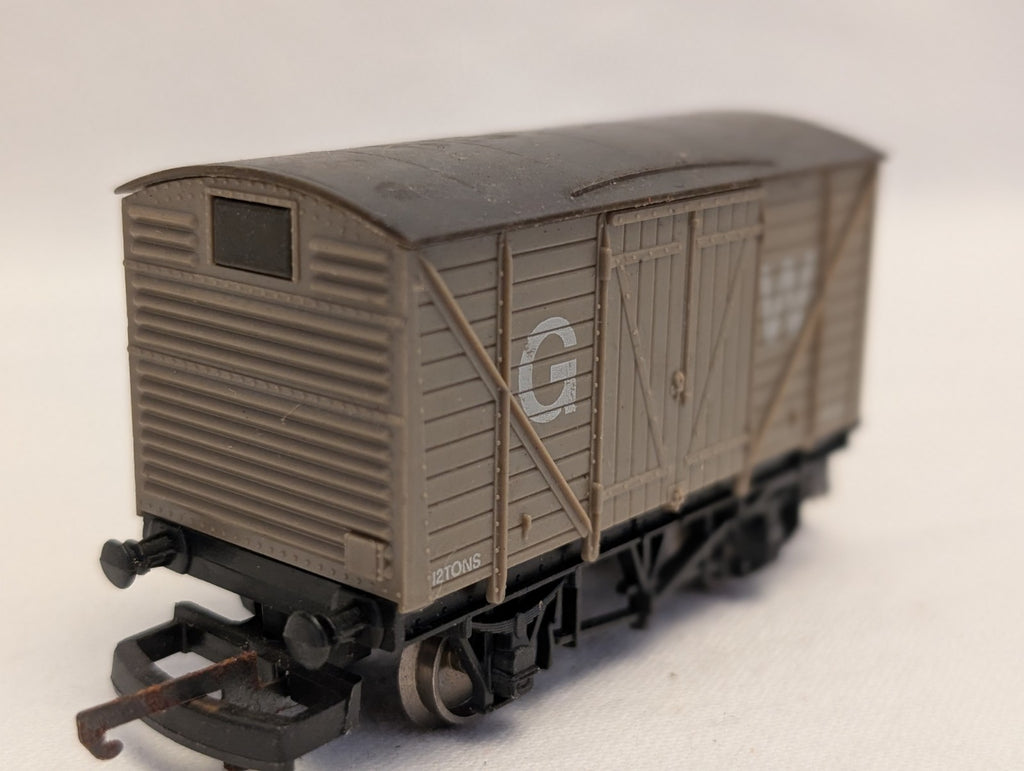 Lima OO Gauge GWR 12 Ton Ventilated Goods Van Goods Wagon