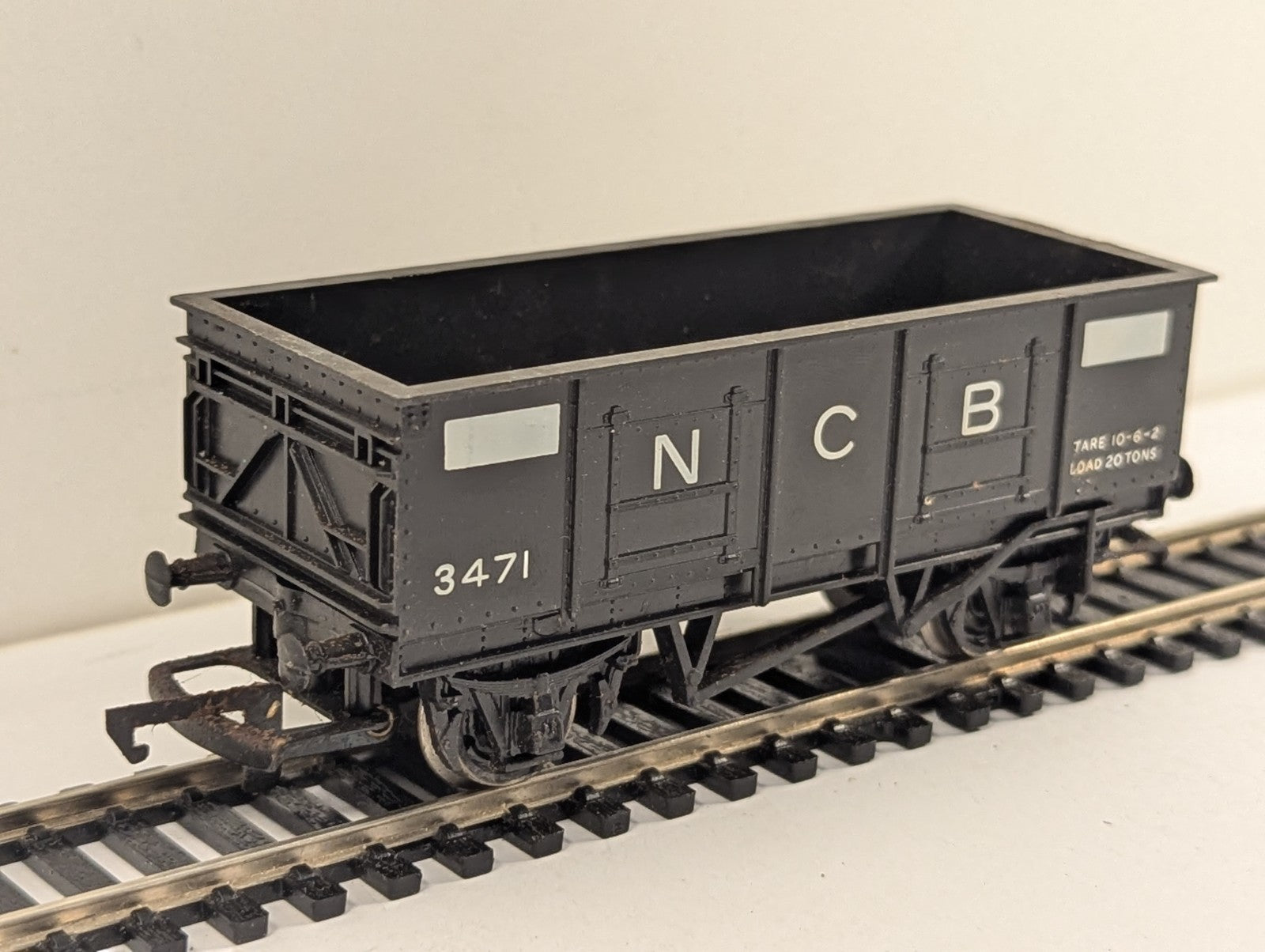 Hornby OO Gauge R239 NCB 20-Ton Mineral Wagon 3471