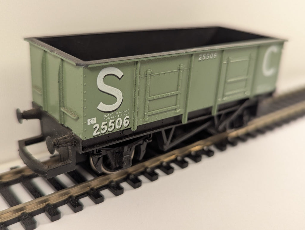 Hornby R730 OO gauge 21T steel mineral wagon Stephenson & Clarke pale green