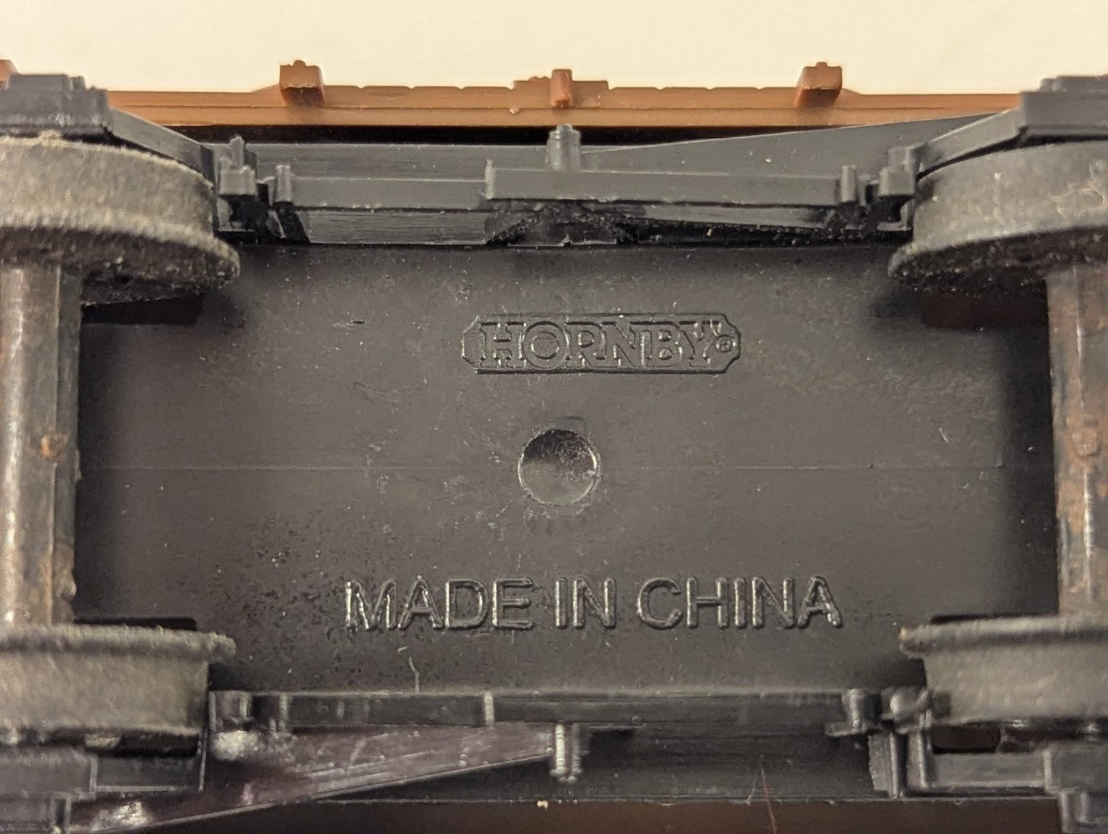 Hornby 12 Ton Brown Ventilated Van