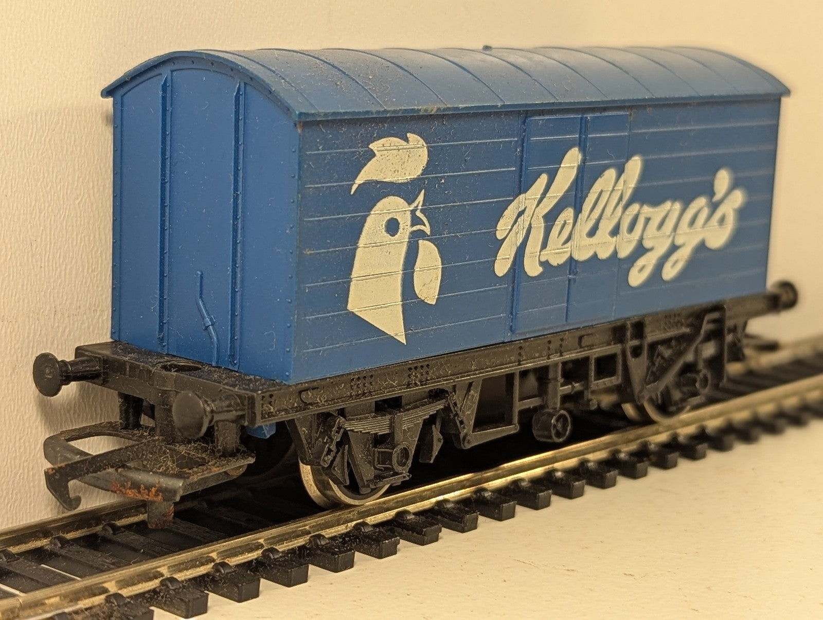 Hornby OO Gauge Kellogg's Box Van Goods Wagon Kellogg's Blue R122