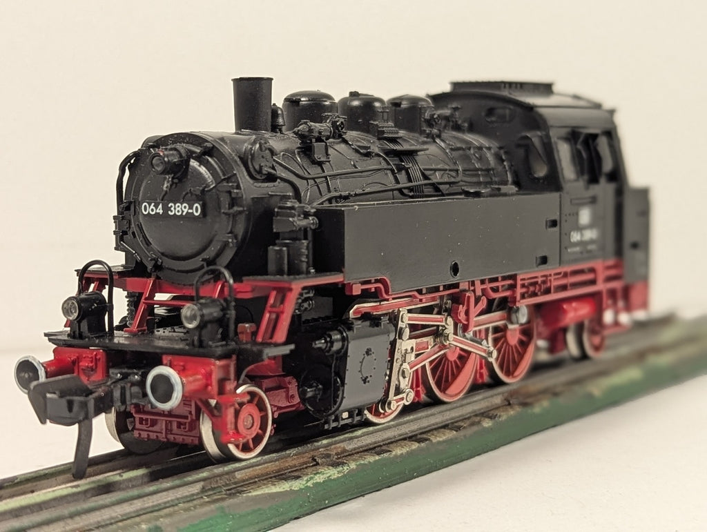 Fleischmann HO Gauge Class 064 Steam Locomotive 064 389-0 DB Black & Red
