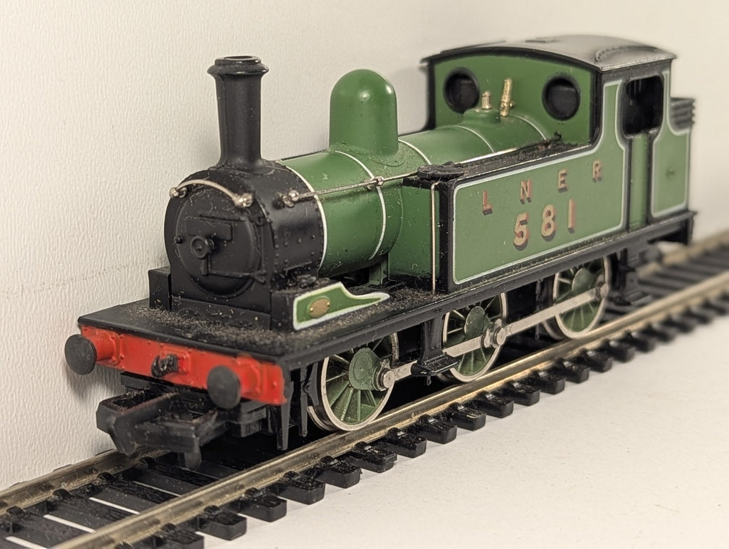 Mainline OO Gauge Class J72 0-6-0T Locomotive 581 LNER Green 37-054