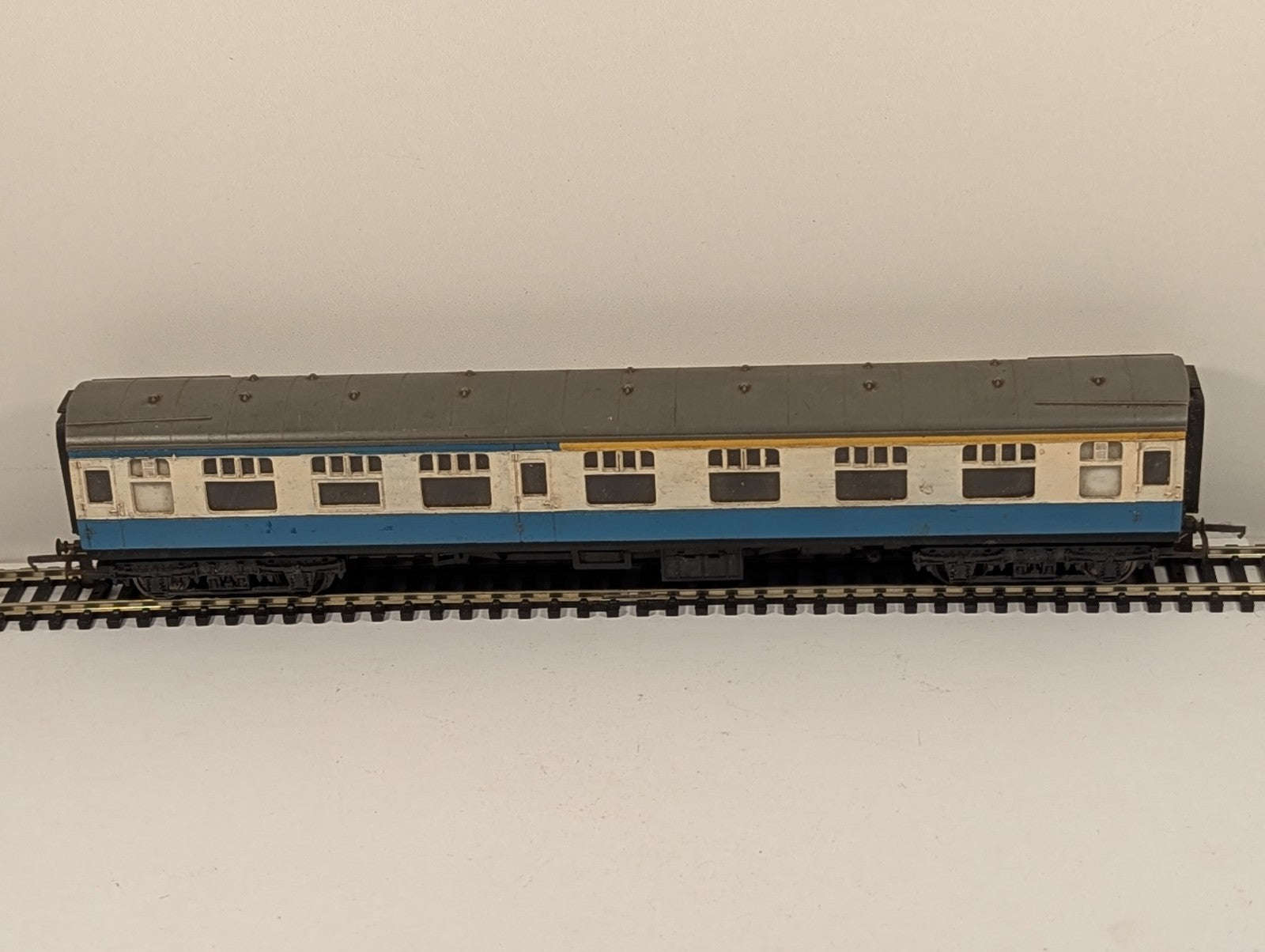 Tri-ang OO Gauge BR Mk1 Blue Grey Passenger Coach