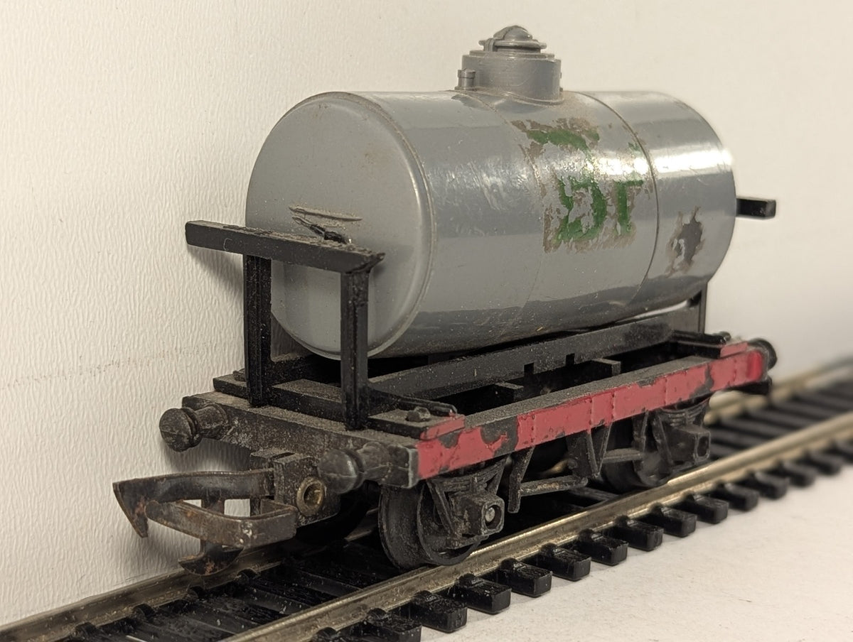 Tri-ang OO Gauge Shell & BP Tank Wagon Grey (Shell/BP) R.12