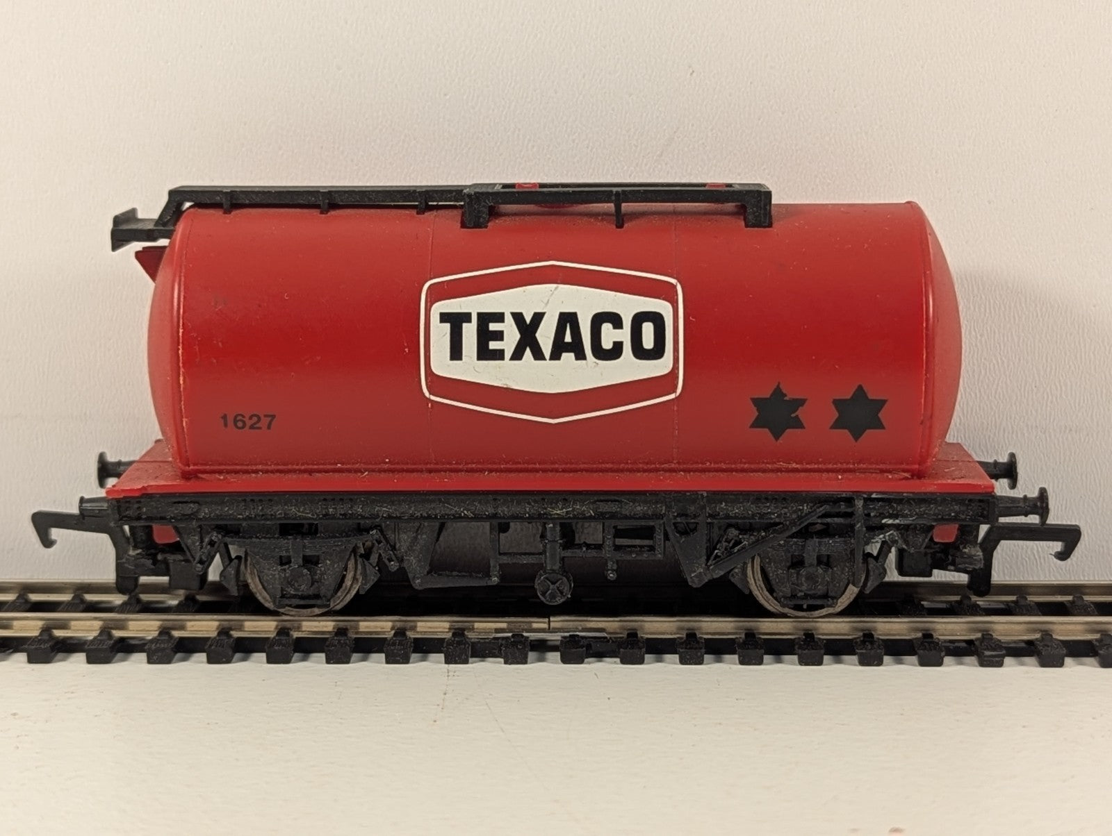 Hornby R231 OO Gauge Red Texaco Tank Wagon Missing Buffer