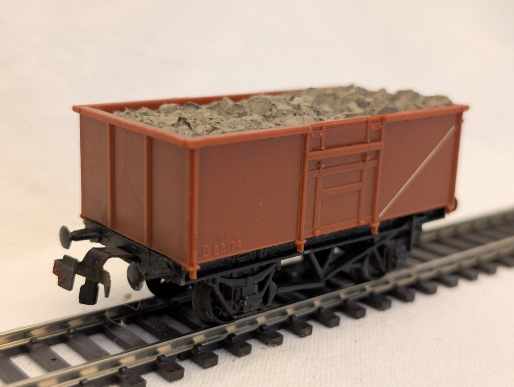 Trix OO Gauge 16-Ton Mineral Wagon Goods Wagon B68174 BR Bauxite