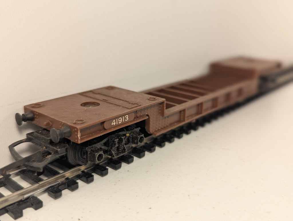 Tri-ang R118 OO Gauge Bogie Well Wagon BR Brown 41913