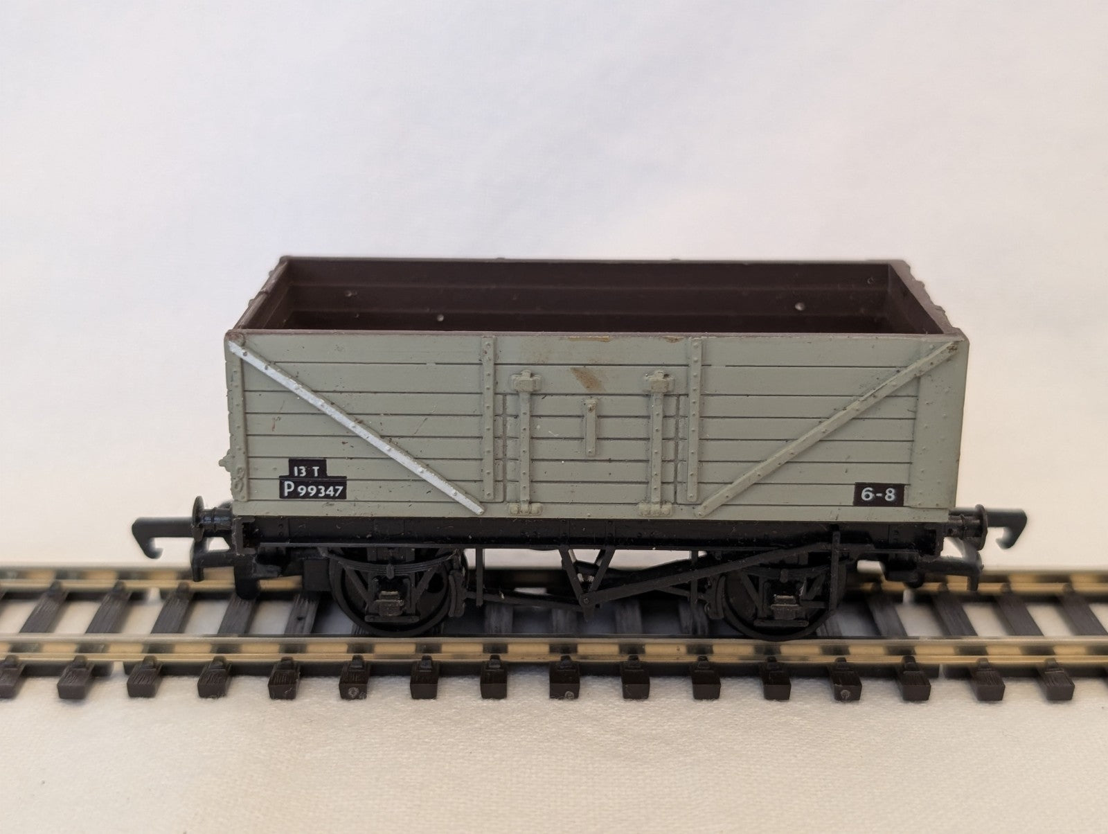 Mainline OO Gauge 7-Plank Open Wagon P99347 BR Grey 37-142