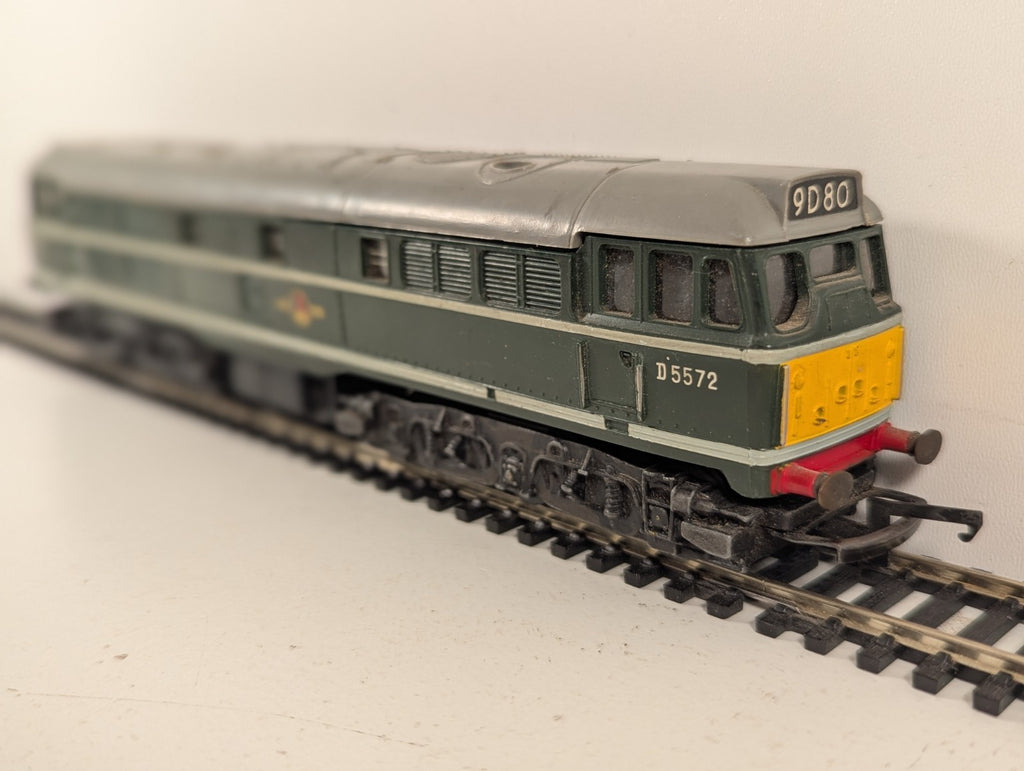 Tri-ang OO Gauge Class 31 Brush Type 2 Diesel Locomotive D5572