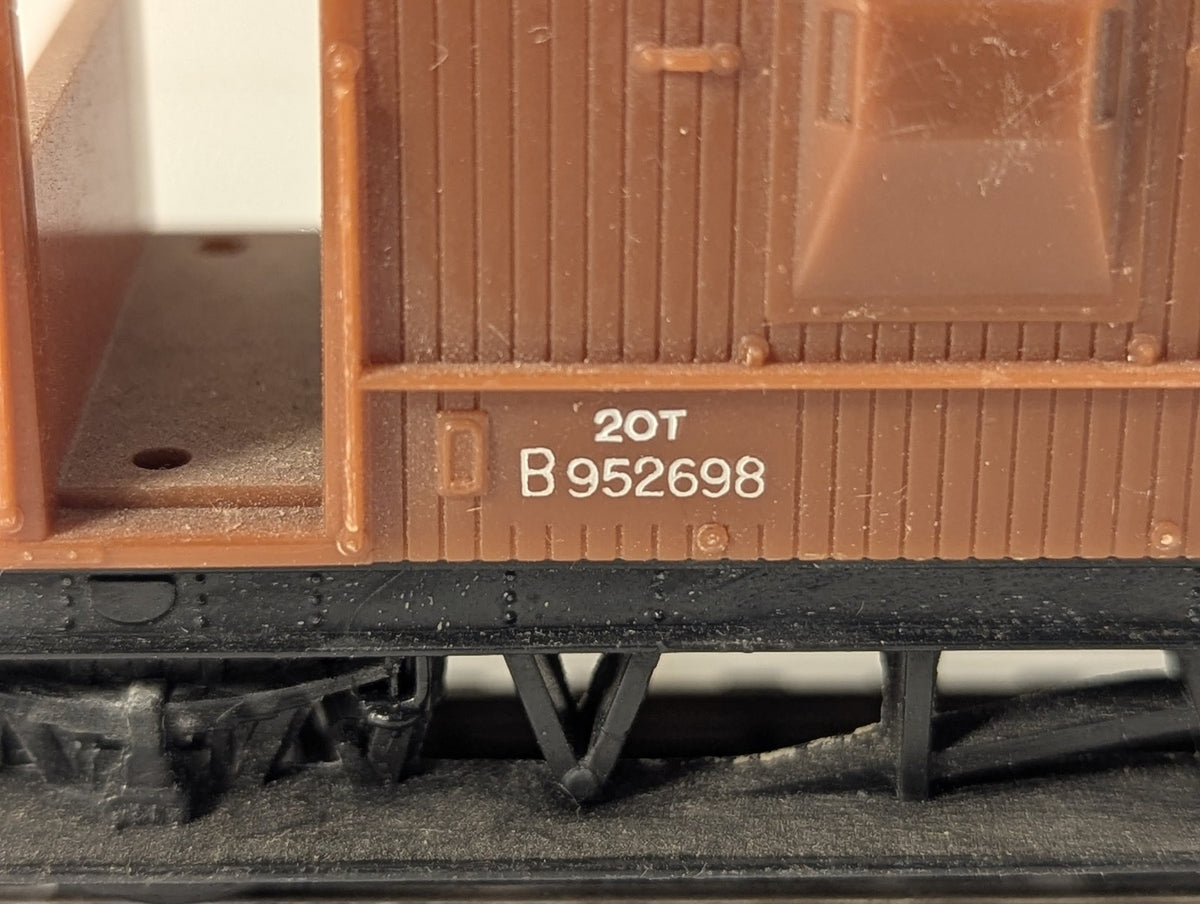Tri-ang OO Gauge BR Standard 20 Ton Brake Van B952698 BR Bauxite R16