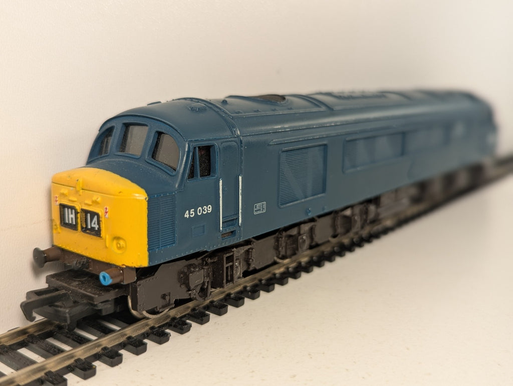 Mainline OO Gauge Class 45 'The Manchester Regiment' Locomotive 45