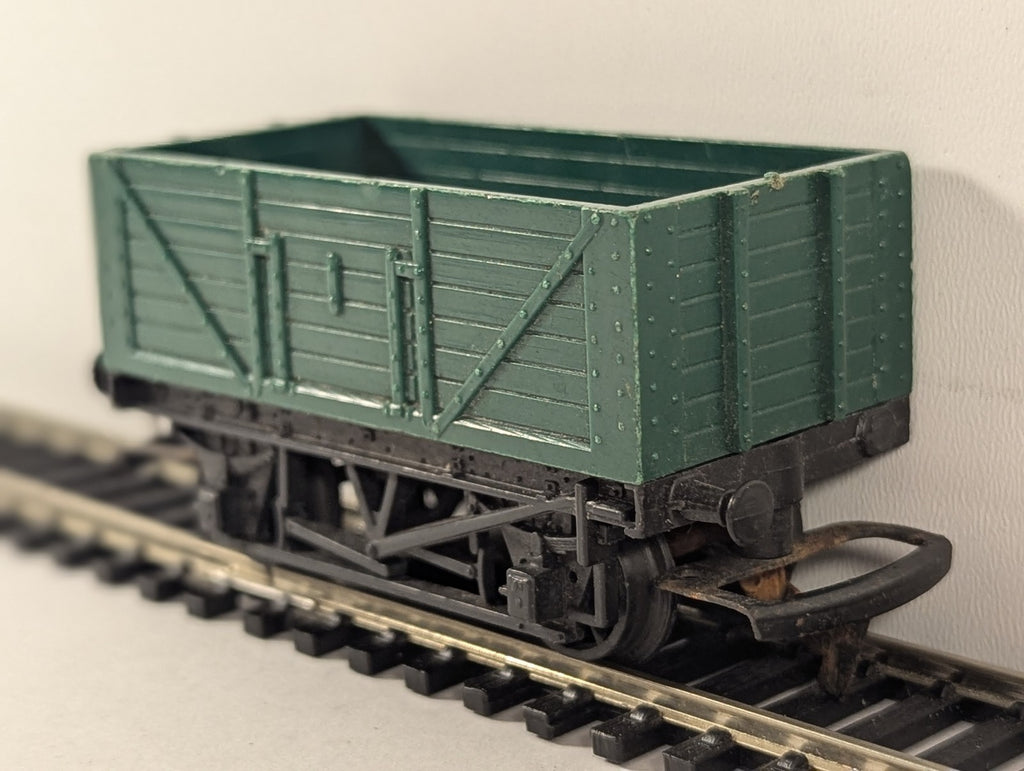Tri-ang OO Gauge 5-Plank Open Wagon Green R13