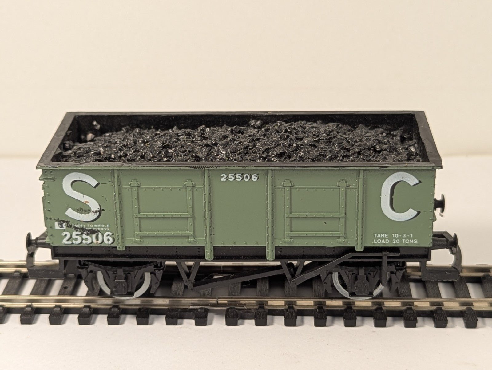 Hornby R730 Stephenson & Clarke 21T Mineral Wagon Missing Hooks OO Gauge