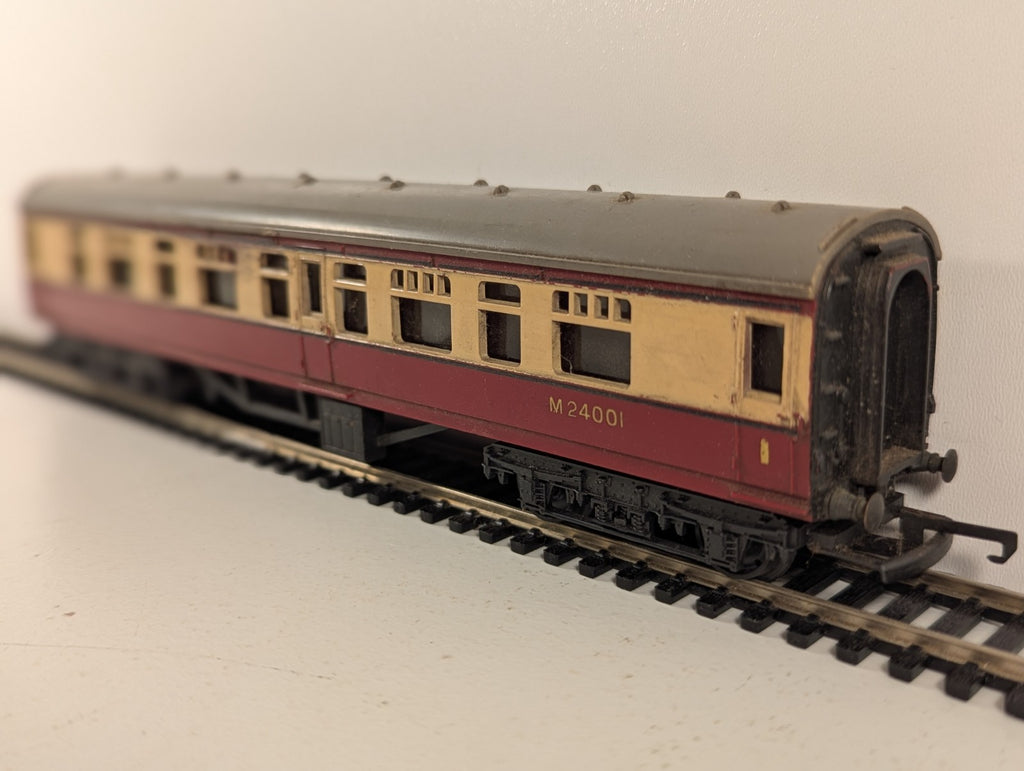 Tri-ang OO Gauge BR Crimson & Cream Composite Coach