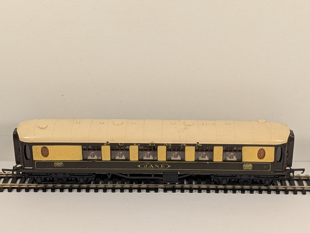 Hornby OO Gauge R223 Pullman Coach Jane