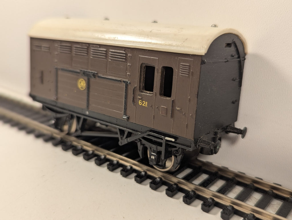 Hornby OO Gauge GWR Horse Box 546 Brown Livery