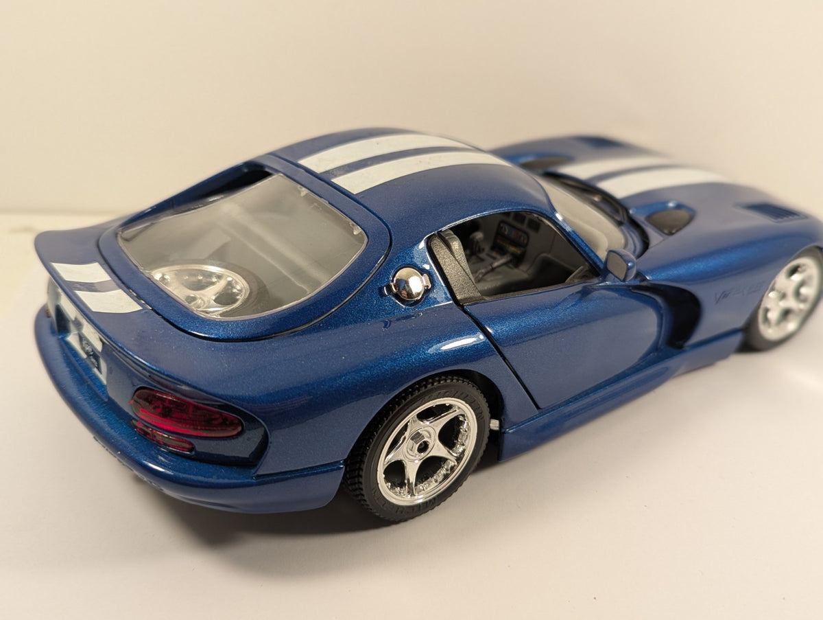 Bburago 1:18 Scale 1996 Dodge Viper GTS Coupe – Broken Rear Window