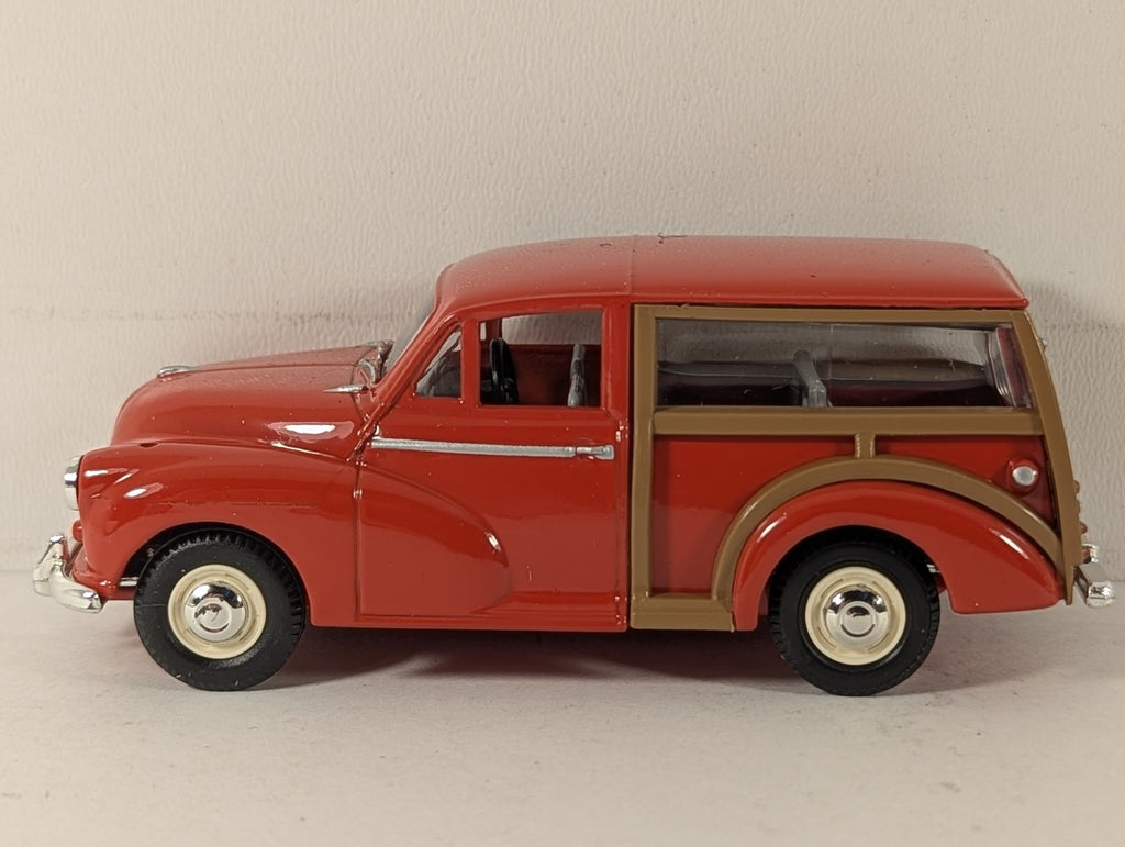 Vanguards 1:43 Morris Traveller Die-cast Model Car UFC 487 Red VA10006