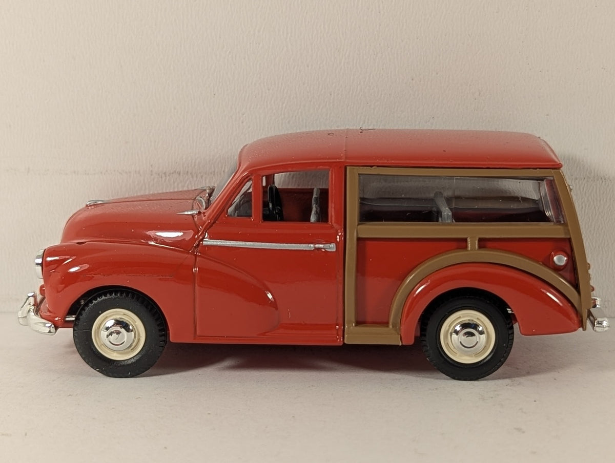 Vanguards 1:43 Morris Traveller Die-cast Model Car UFC 487 Red VA10006