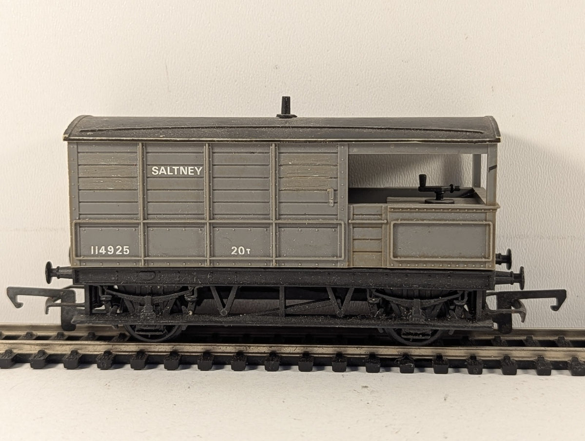 Hornby OO Gauge GWR 20t Toad Brake Van 'Saltney' 114925 GWR Grey R124