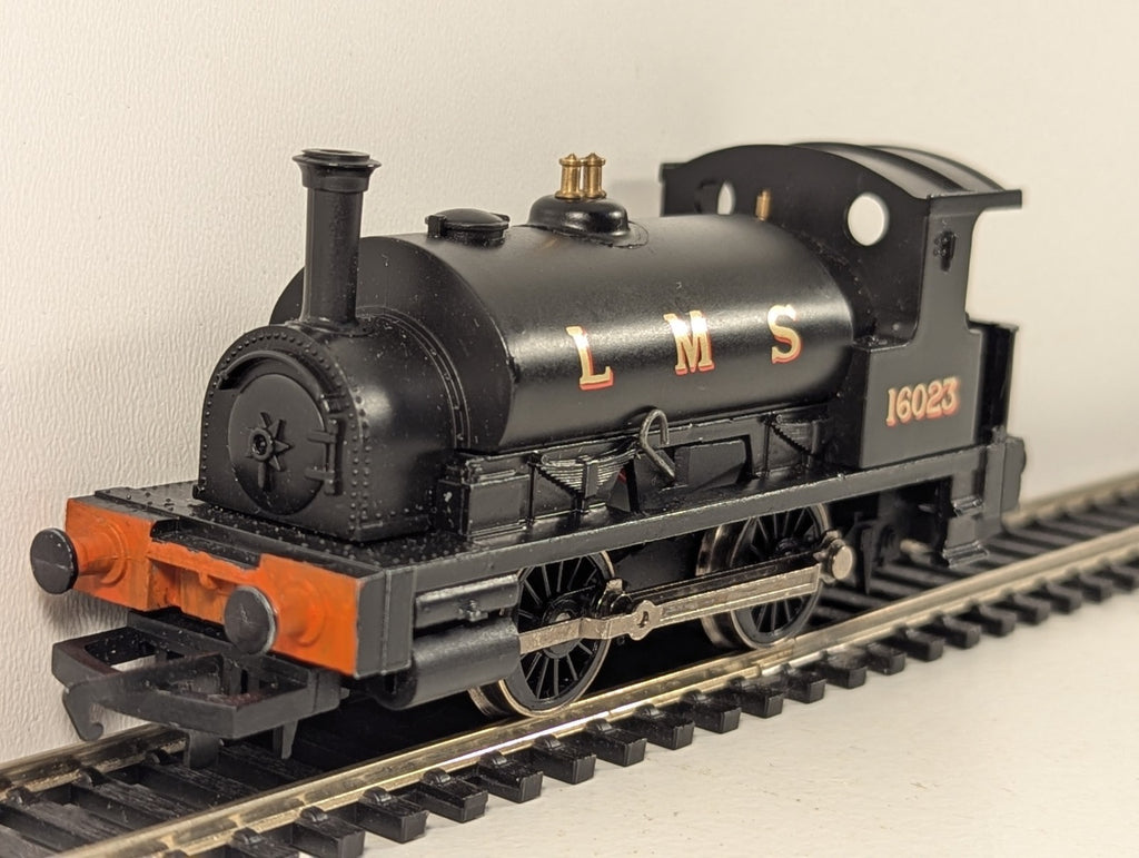 Hornby OO Gauge LMS Black 0-4-0T Class 0F Steam Locomotive