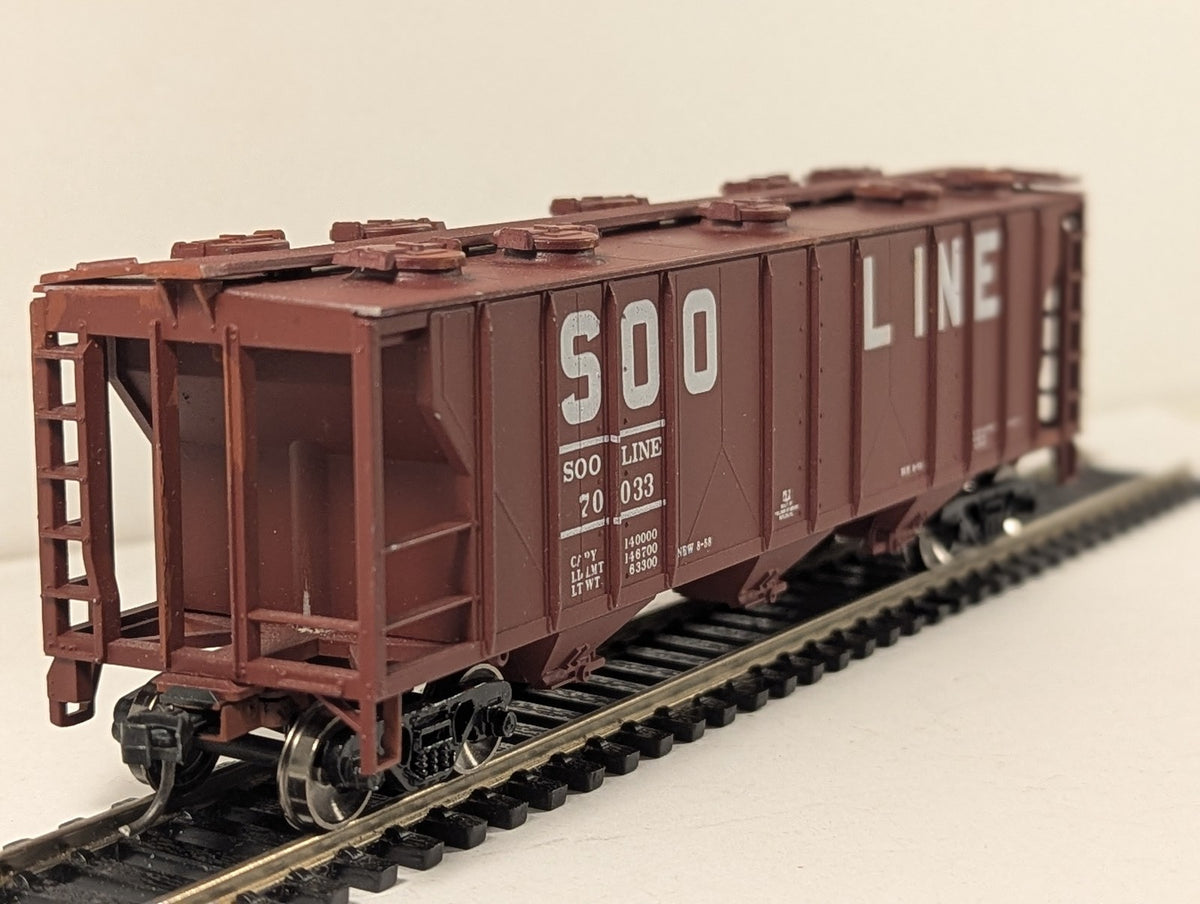 Atlas HO Gauge PS-2 2-Bay Covered Hopper Goods Wagon 70033 Soo Line