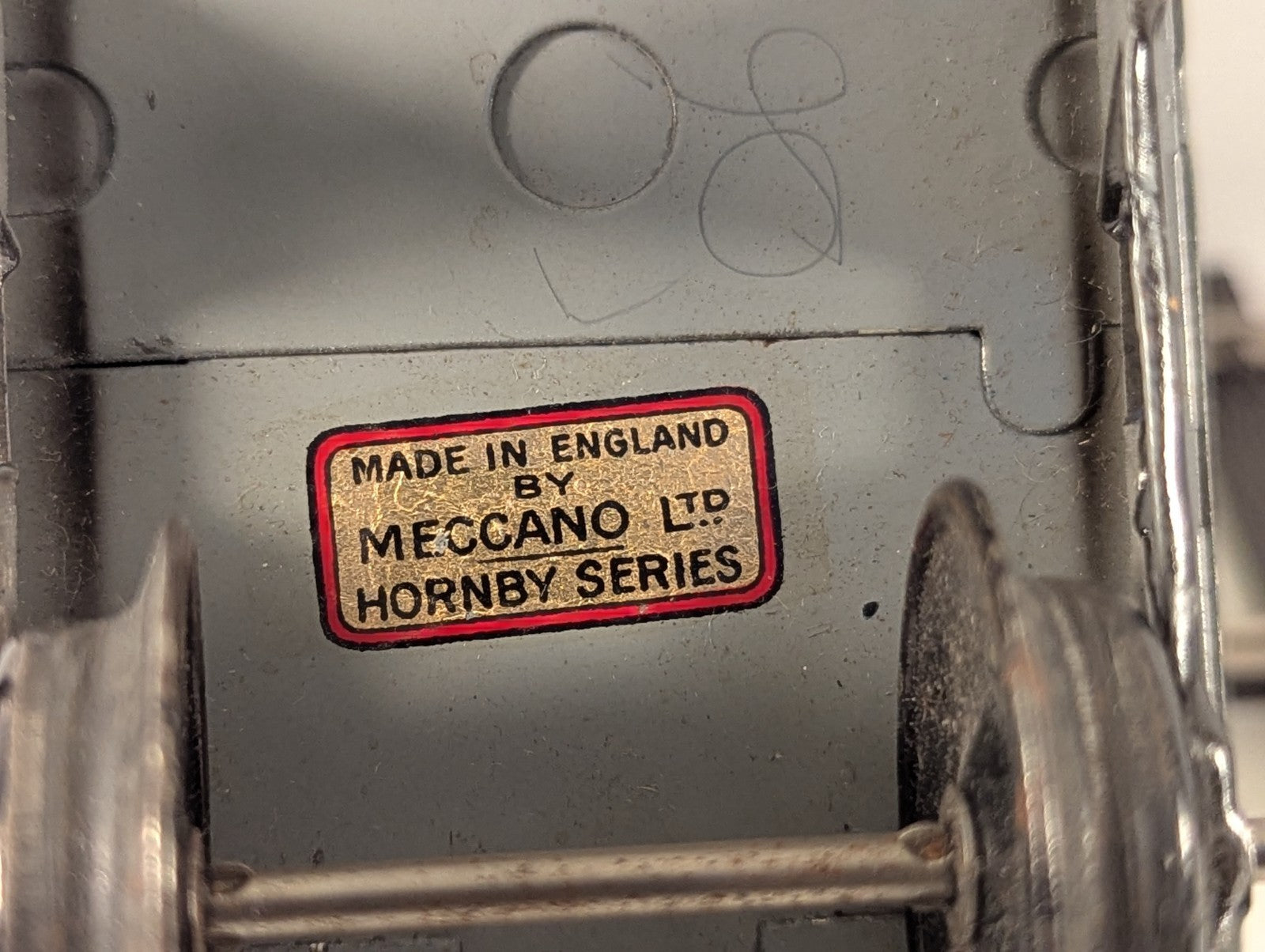 Hornby O Gauge GWR Flat Wagon with Insulated Container