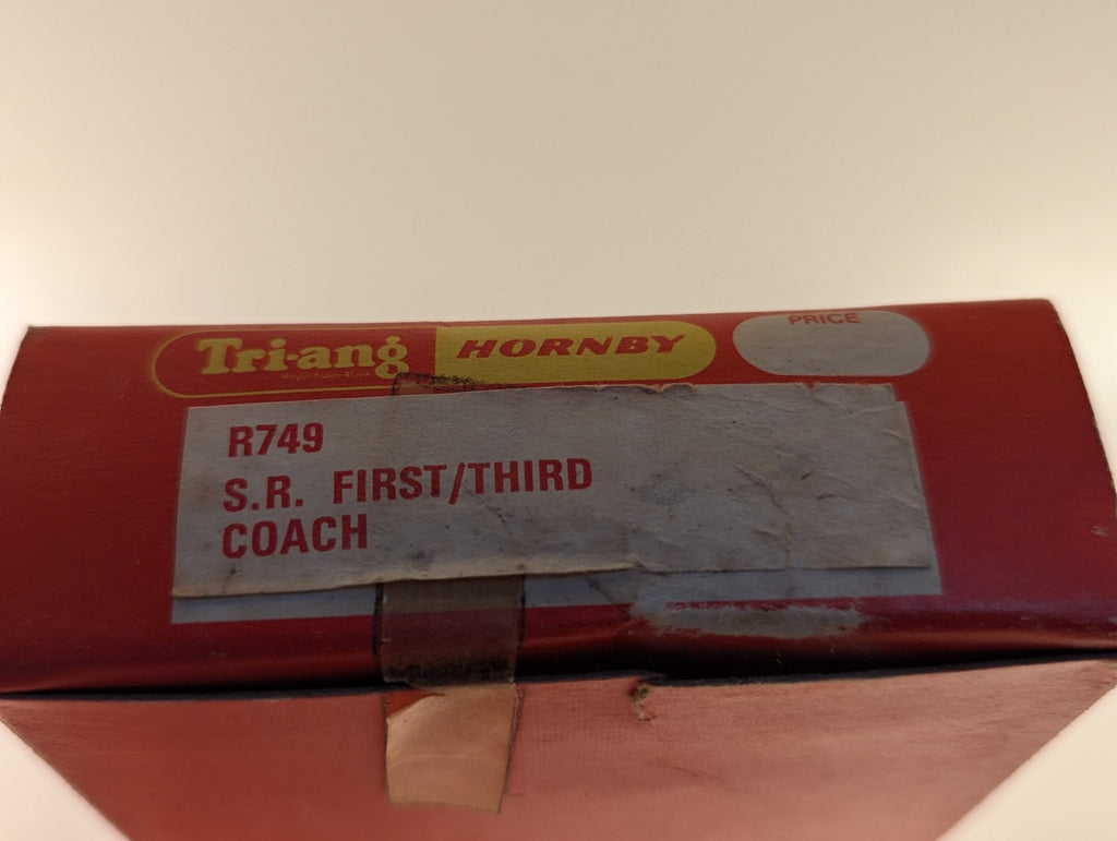 Tri-ang Hornby OO Gauge Southern Railway First/Third Composite Coach