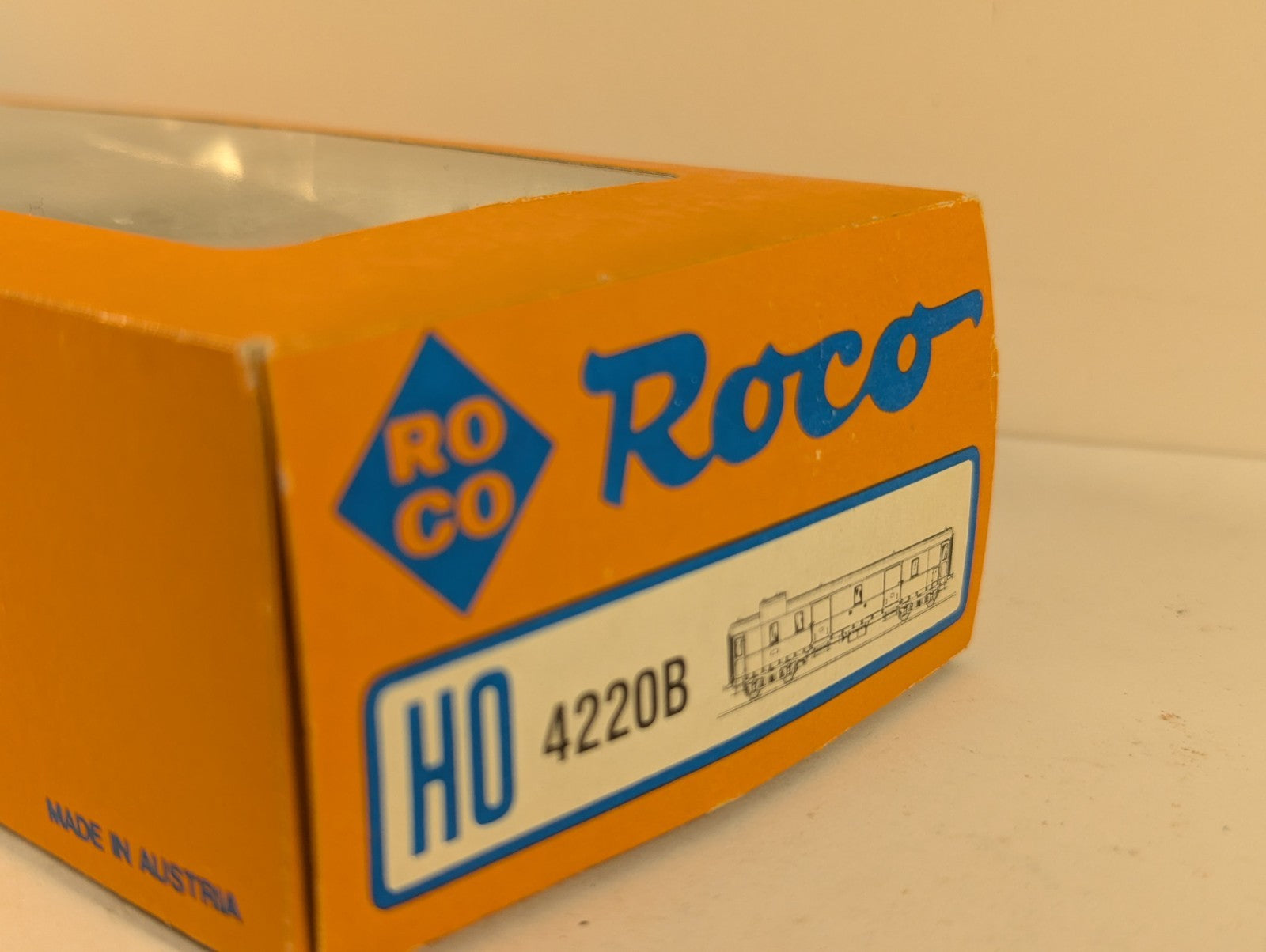 Roco HO Gauge DB Pw4ü Hechtwagen Baggage Car Boxed