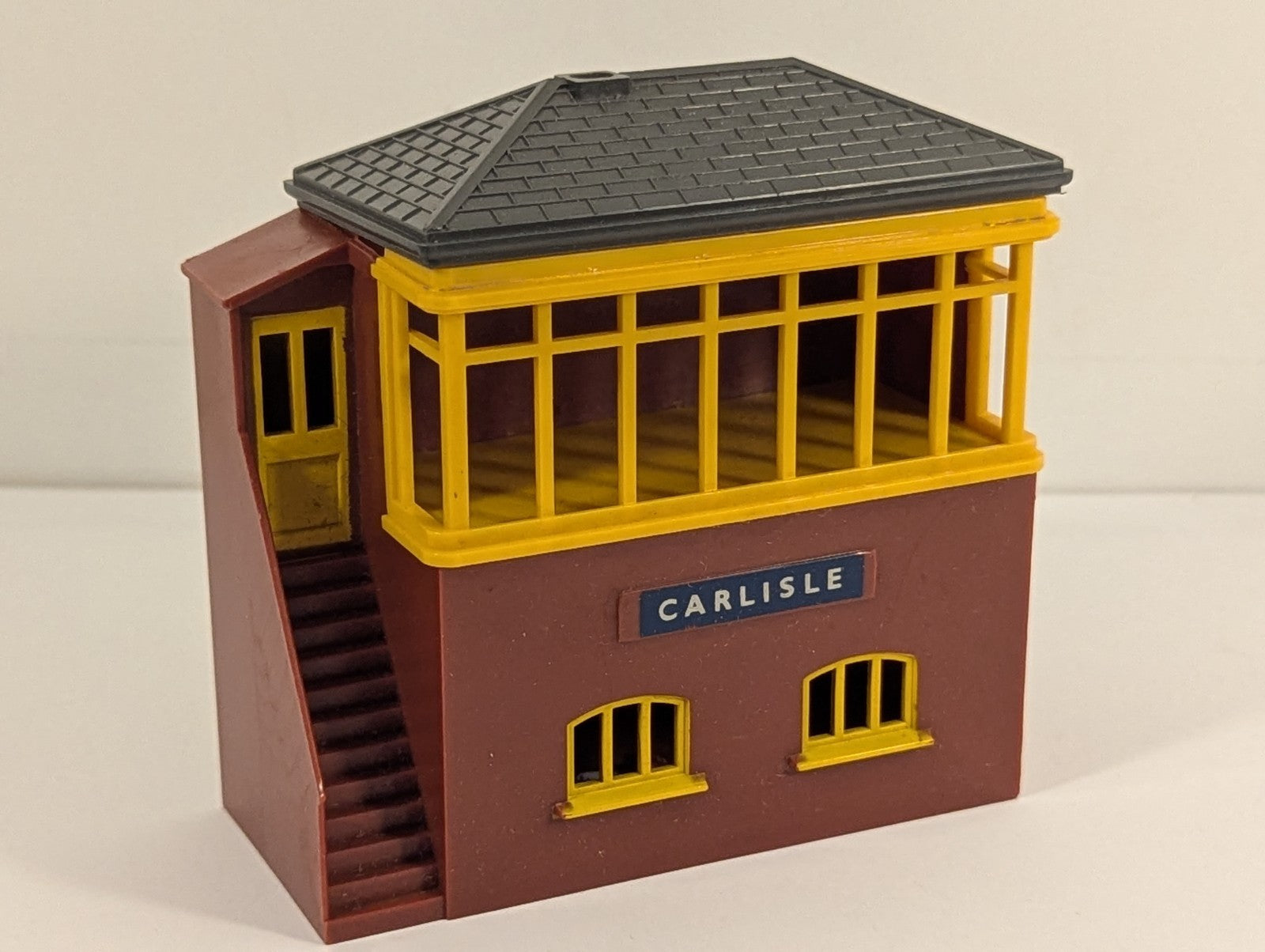 Tri-ang OO Gauge Carlisle Signal Box Brown and Yellow R.61