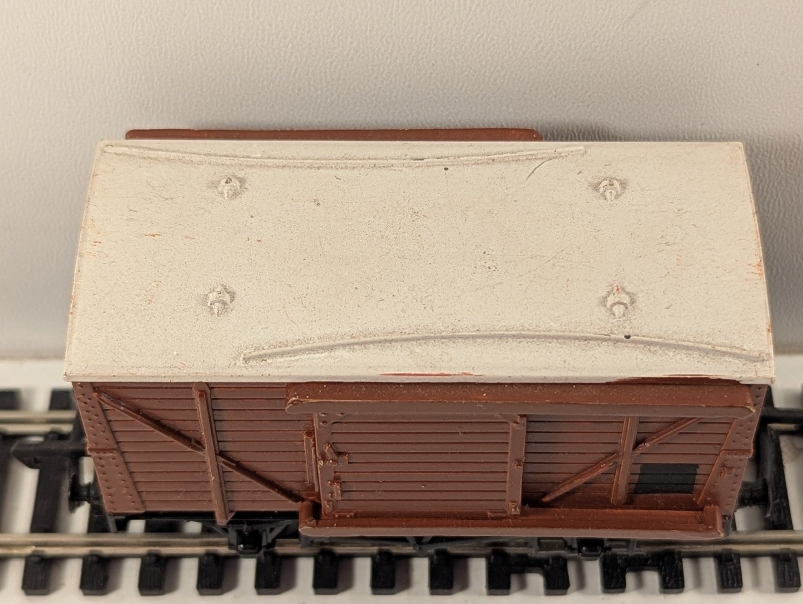 Bachmann 12-Ton Ventilated Van - Repainted